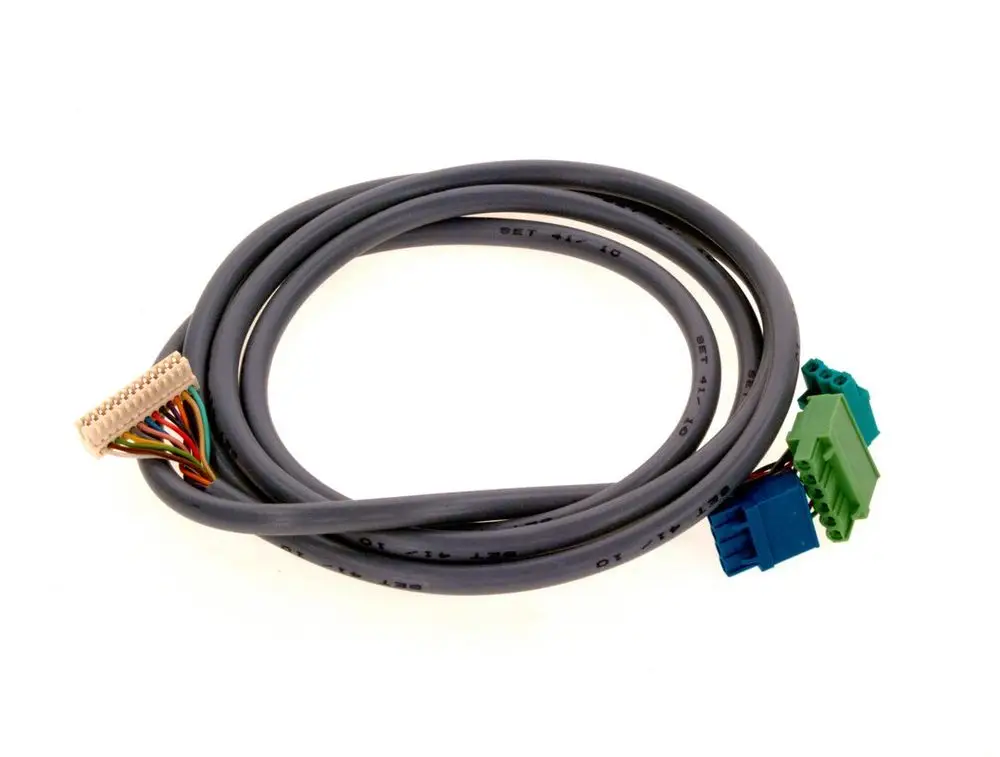 Kabelbaum von Bosch mit mehreren farbigen Drähten, verbunden mit einem weißen und einem grünen Stecker. Der Kabelbaum ist für Anwendungen im Bereich Kleinspannung ausgelegt.